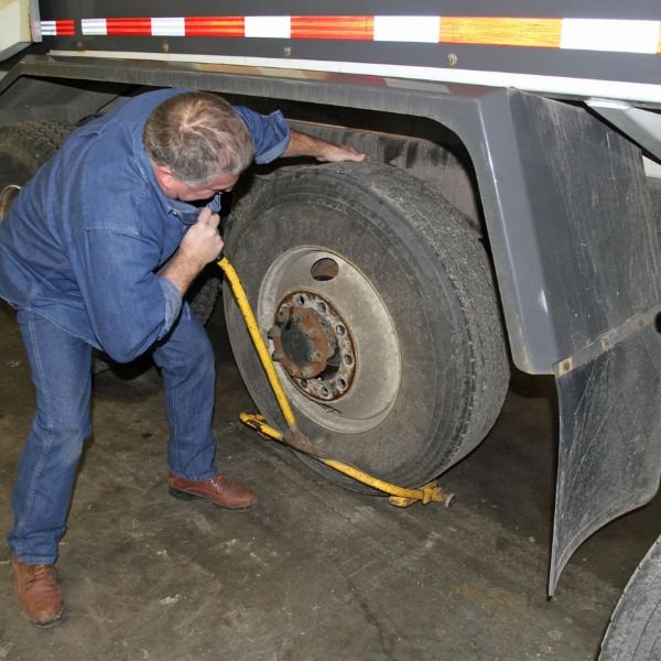 Heavy Duty Tire Change Service in Texas